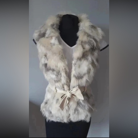 Faux Fur belted grey/white Vest - Picture 6 of 13